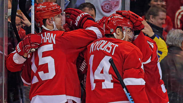 red-wings-lightning-kwak.jpg